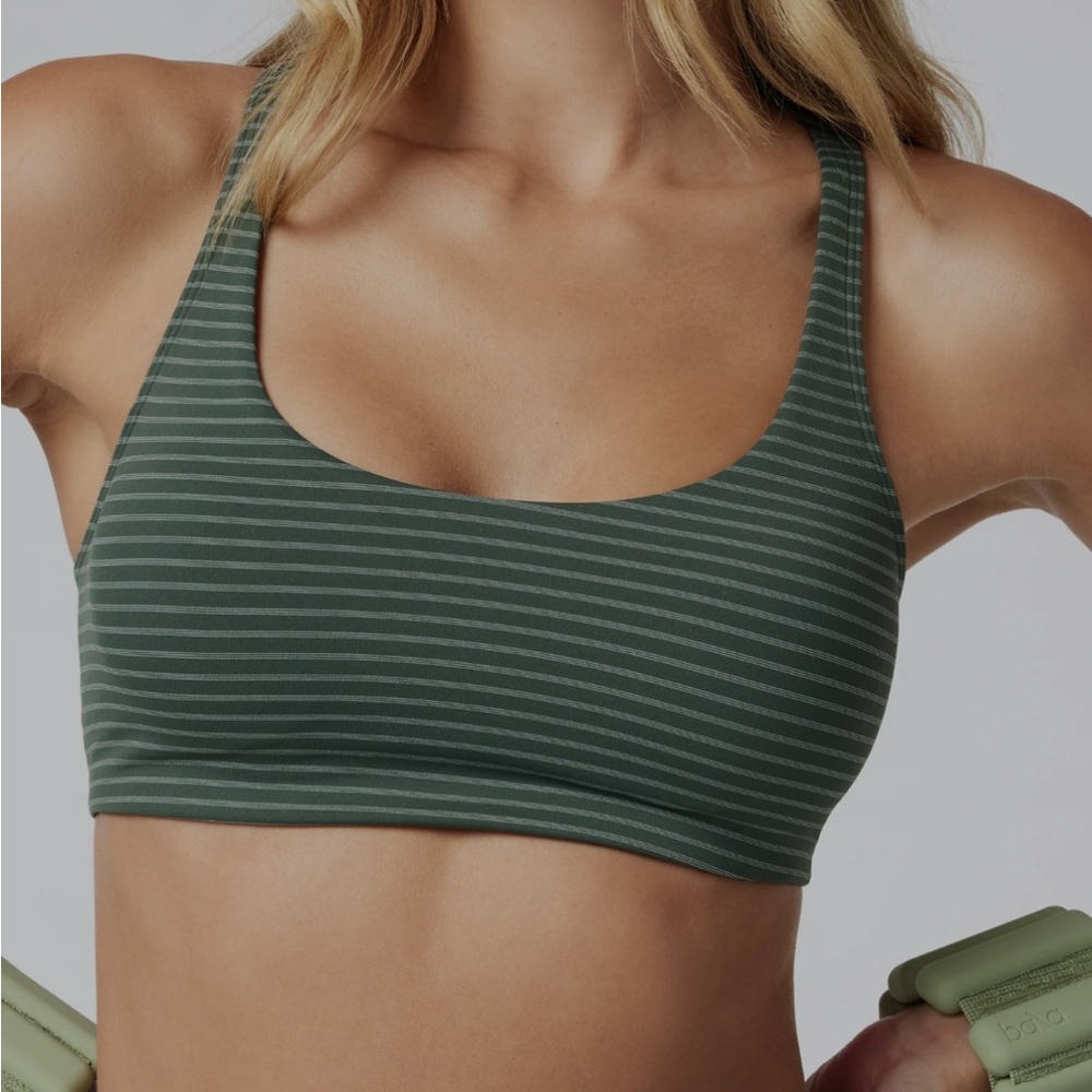 Vuori Green Stripe Yosemite Sports Bra Aspen Stripe